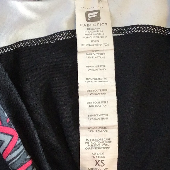 Women’s XS Black Fabletics Cropped Workout  Pants - Picture 4 of 4